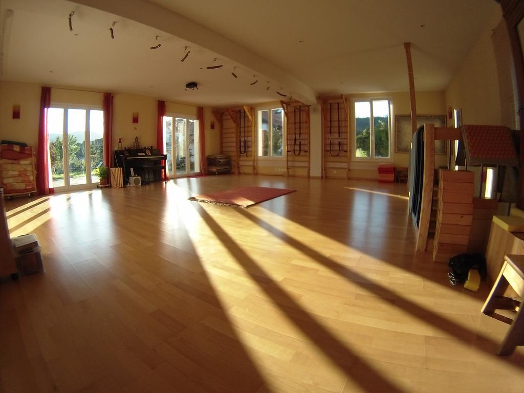 فندق Centre Viayoga سان-سيرغيه المظهر الخارجي الصورة